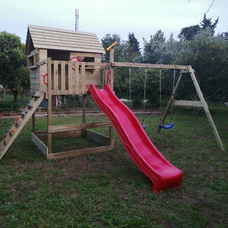 Casa Das Laranjeiras E Parque Infantil アゼイタオン エクステリア 写真